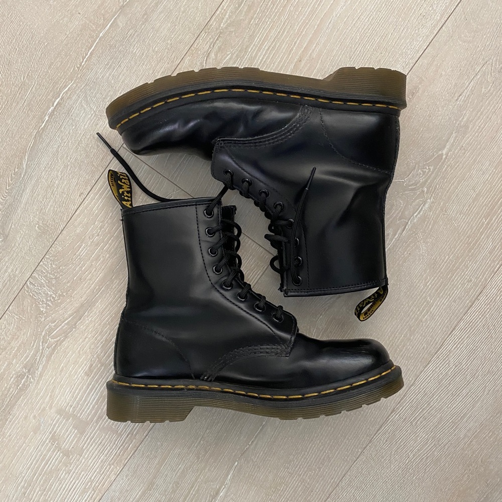 doc martens 1460 smooth leather lace up boots